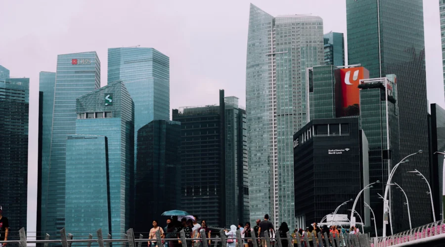 Money exchange Singapore 2026 — best money changers guide covering The Arcade Raffles Place, Lucky Plaza, Mustafa Centre and Parkway Parade with rates, addresses and contact numbers